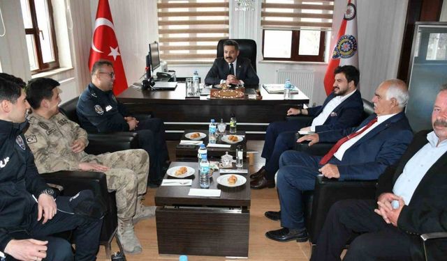 Kaymakam Özçelik’ten güvenlik güçlerine bayram ziyareti