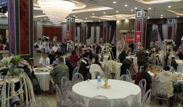 Kırıkkale Valisi Makas ve eşi, koruyucu ailelerle iftar sofrasında buluştu