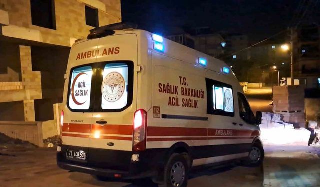 Kırıkkale’de ev yangını: 1’i itfaiye eri, 2 kişi hastaneye kaldırıldı