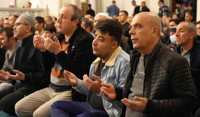 Kırıkkale’de vatandaşlar Kadir Gecesi’nde camileri doldurdu
