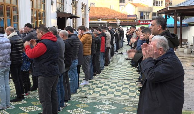 Kırklareli’nde Ramazan Bayramı’nda vatandaşlar camilere akın etti