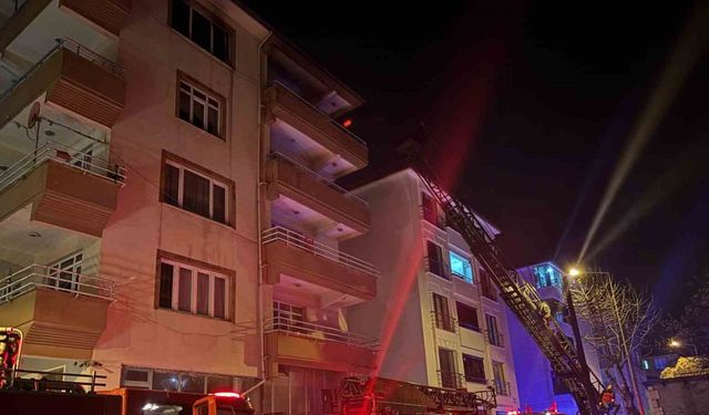 Lüleburgaz apartmanda dairesinde çıkan yangın söndürüldü