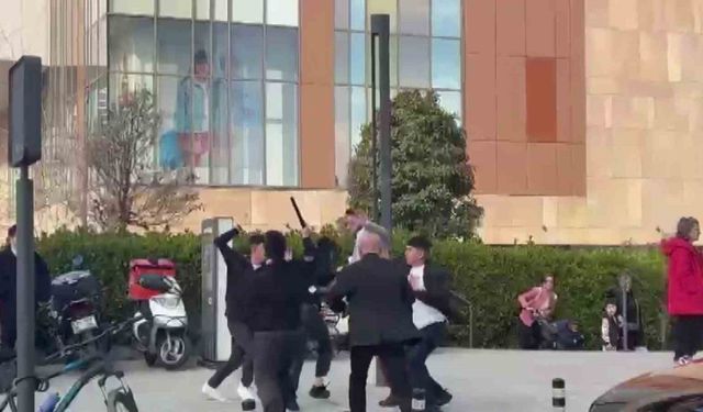 Maltepe’de AVM önünde bıçaklı kavga: 1 yaralı
