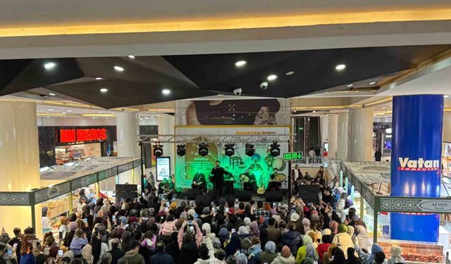 Mardian Mall’da manevi iftar ve Murat Belet ilahi konseri etkinliği
