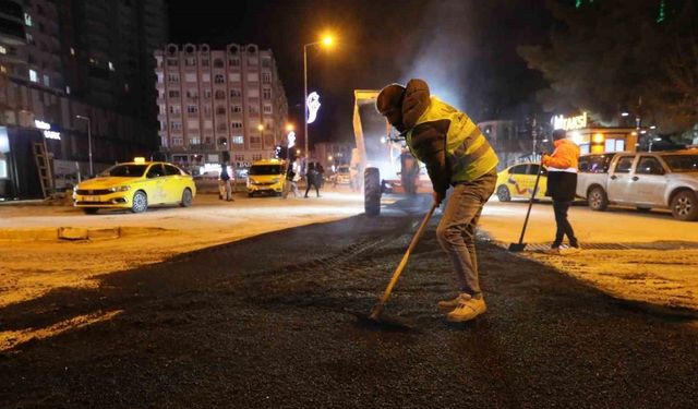 Mardin Büyükşehir Belediyesi yama asfalt çalışmalarını aralıksız sürdürüyor