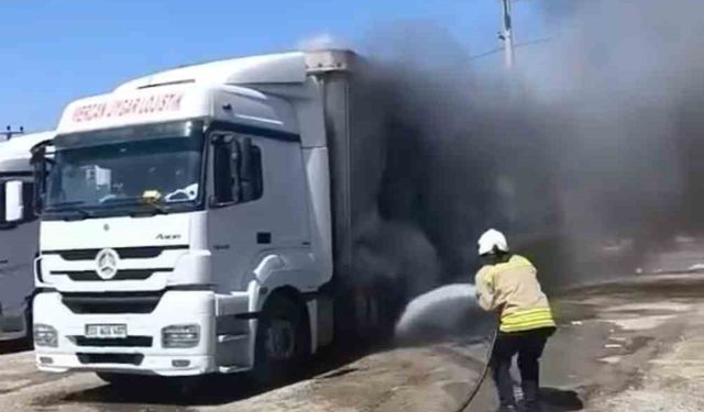 Mardin’de park halindeki iki tır alev alev yandı