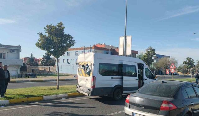 Mardin’de tır servis aracına çarptı: 2 yaralı