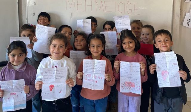 Minik öğrencilerden duygulandıran ziyaret