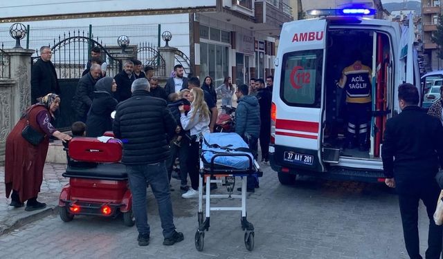 Motosiklet ile otomobil kafa kafaya çarpıştı: 4 yaralı