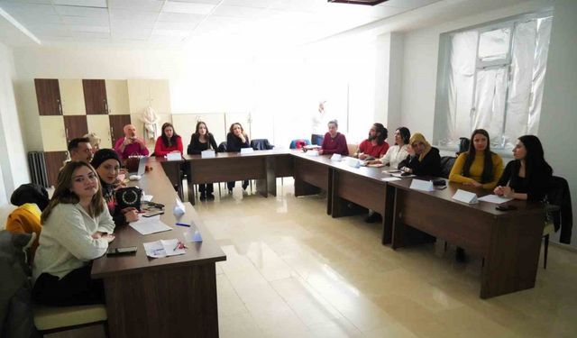 Muş’ta doğaseverlere ilk yardım eğitimi verildi