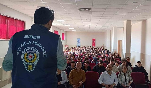 Niğde Emniyet Müdürlüğü ekiplerinin bilgilendirme çalışamaları sürüyor