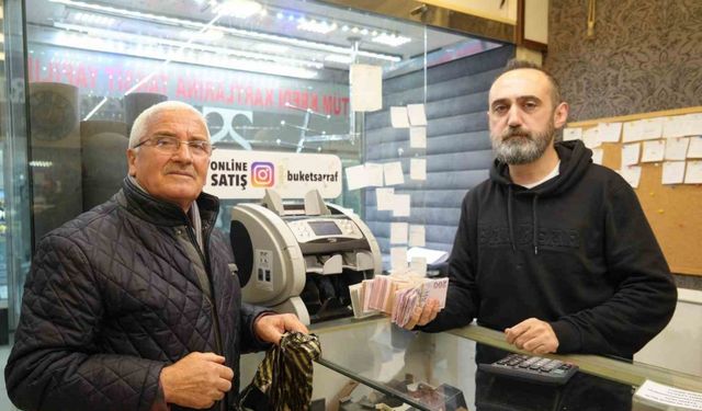 Oğluna araba alırken vicdanını satmadı: Kuyumcuda verilen fazladan 100 bin lirayı iade etti