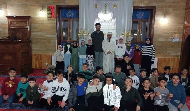Öğrenciler Ramazan’ın maneviyatını teravih buluşmasında yaşadı