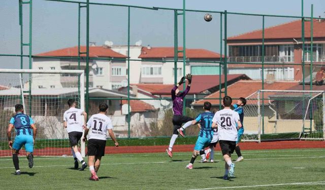 Okul Sporları Futbol Şampiyonasında yarı final biletleri sahiplerini buldu