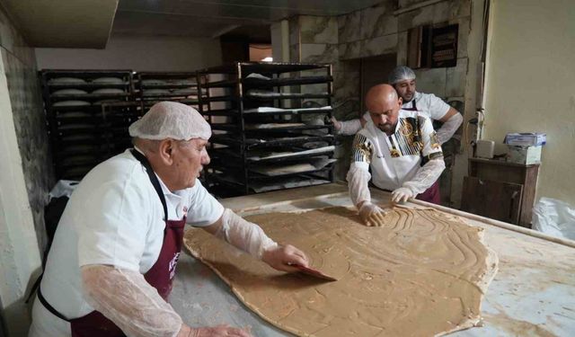 Ramazan sofralarının vazgeçilmezi, Niğde’nin tescilli lezzeti: Tahinli pide