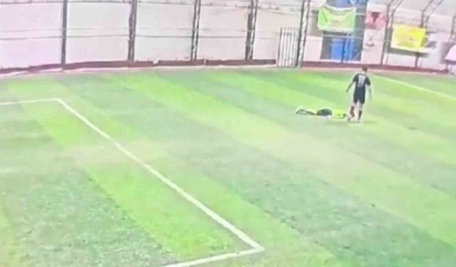 Sancaktepe’de halı sahada fenalaşan 17 yaşındaki genç hayatını kaybetti