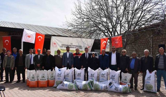 Şarkikaraağaç’ta üreticilere nohut ve yağlık ayçiçeği tohumu dağıtıldı