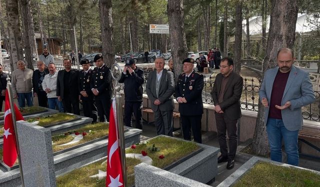Şehit Hava Pilot Teğmen Yavuz Eracar kabri başında anıldı