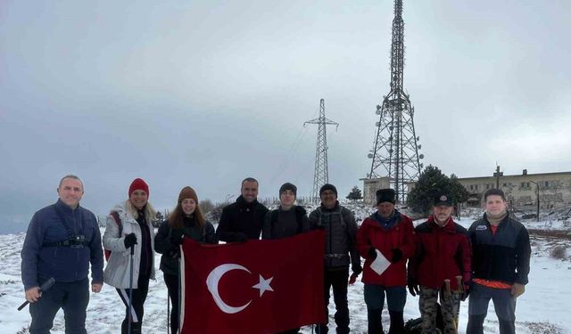 Şehitlerin anısına bin 808 metrelik dağa tırmandılar
