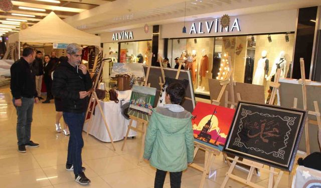 Siirt’te Halk Eğitimi Merkezi kursiyerleri el emeği göz nuru eserlerini sergiledi