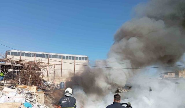 Siirt’te hurdalıkta çıkan yangın söndürüldü