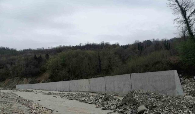 Sinop’ta sel felaketinin ardından yapılan taşkın kontrol duvarları su görmeden dökülmeye başladı