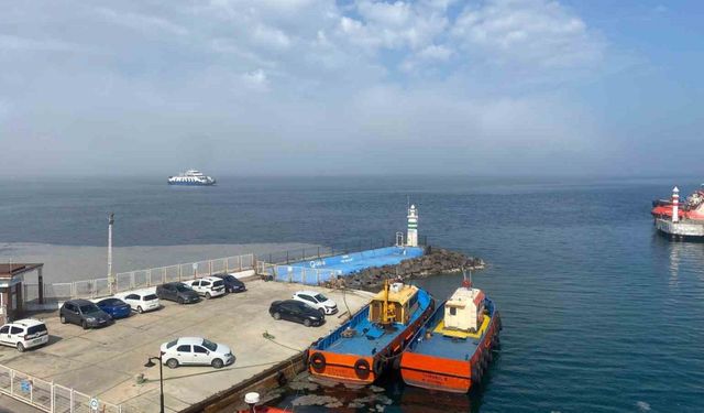 Sis etkisini yitirdi, Çanakkale Boğazı’nda feribot seferleri tekrar başladı