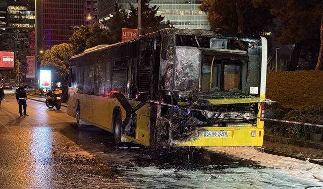 Şişli’de İETT otobüsü alev alev yandı