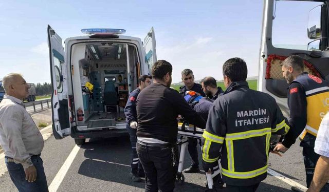 Sürücüsünün kontrolünden çıkan tır bariyerlere çarptı: 1