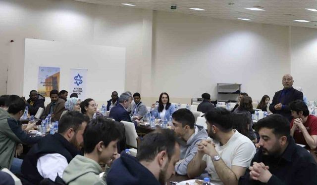 Tarım Bilimleri Fakültesi öğrencileri ile akademik ve idari personel iftarda bir araya geldi