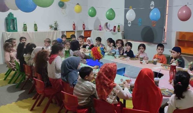 Tatvan’da minikler iftar sofrasında buluştu
