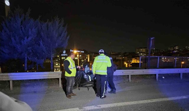 TEM’de ilginç kaza: Yolun ortasında yatan kişiye çarpıp metrelerce sürükledi