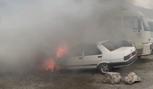 Tofaş-Fiat marka otomobil alev alev yandı