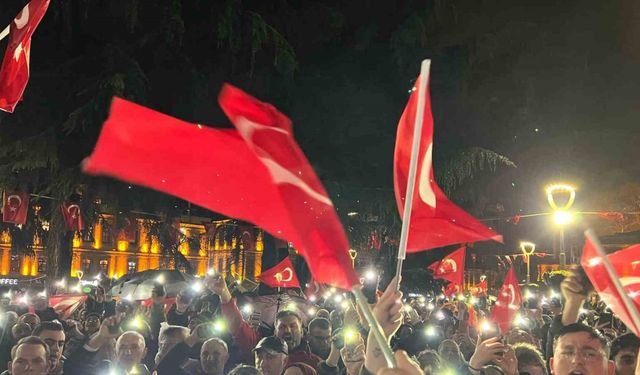 Trabzon’da CHP’liler Ekrem İmamoğlu için yürüdü