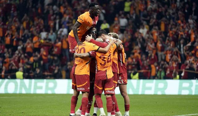 Trendyol Süper Lig: Galatasaray: 3 - Antalyaspor: 0 (İlk yarı)