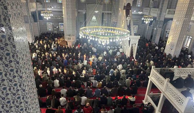Türkiye’de ilk bayram namazı Iğdır’da kılındı