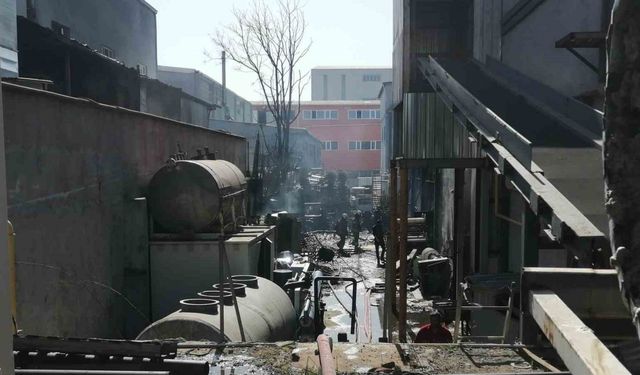 Tuzla’da organize sanayi bölgesinde çıkan yangın söndürüldü