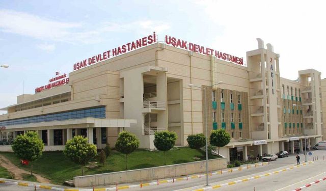 Uşak Eğitim ve Araştırma Hastanesindeki yasak bölgede sigara içenlere ceza yazıldı