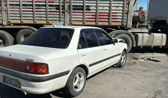 Uşak’ta 2 aracın çarpıştığı kazada 1 sürücü yaralandı