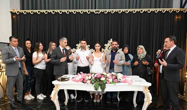 Uşak’ta Aile ve Gençlik Fonundan destek alan ilk çiftin nikahı kıyıldı