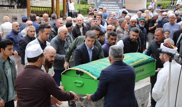 Üstünden vasiyeti çıkan kimsesiz hayırsever son yolculuğuna uğurlandı