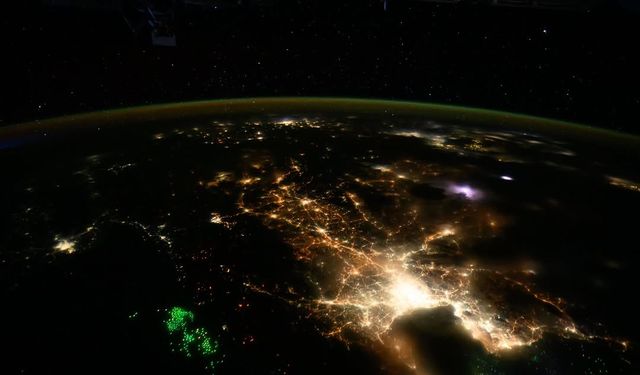 Uzaydan İstanbul’un son hali gece görüntülendi