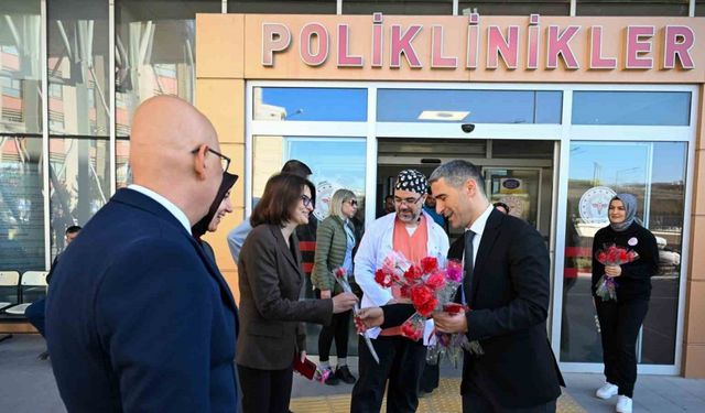 Vali Aktaş, Uşak Eğitim ve Araştırma Hastanesi çalışanlarını ziyaret etti