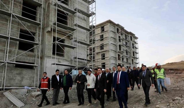 Vali Karakaya, Ahıska Türkleri için yapılan konutlarda incelemede bulundu