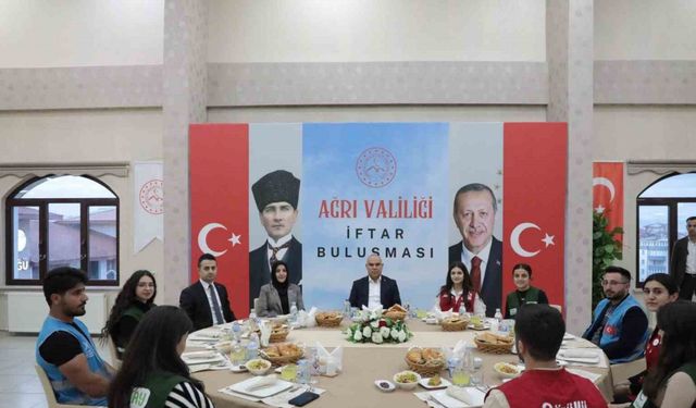 Vali Koç, STK temsilcileriyle iftar programında bir araya geldi
