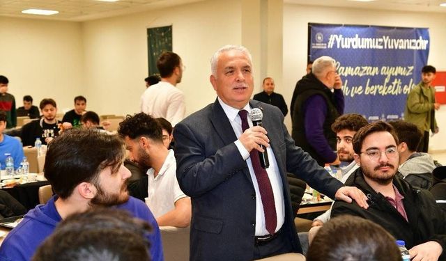 Vali Yıldırım, öğrencilerle sahurda buluştu