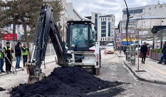 Van’da hem altyapı hem de karla mücadele çalışması devam ediyor