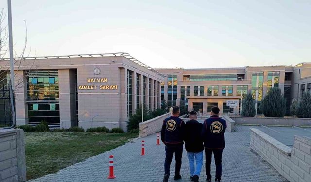 Yakalanmamak için sahte kimlik kullanıp sürekli imaj değiştirdi, jandarmadan kaçamadı