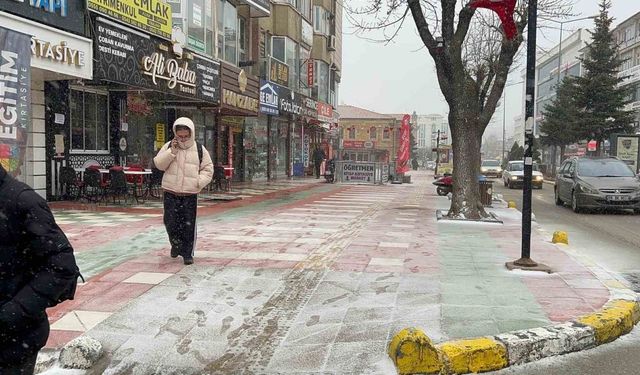 Yozgat’ta martta yağan kar çiftçiyi endişelendirdi