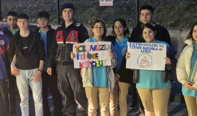 Yozgat’tan geçen yolculara liseli gençlerden iftarlık ikramı